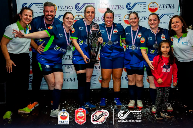 Stema parabeniza o time feminino do Caiçara Clube pelo vice-campeonato no futsal